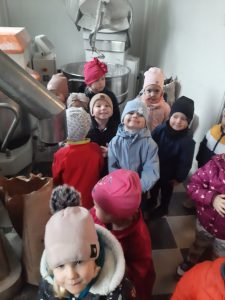 Miniaturka artykułu Elfiki odwiedzają Piekarnię „EMKA”.