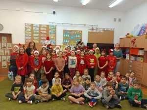 Miniaturka artykułu Odwiedziny Mikołajów z klasy 3a ze szkoły podstawowej w Czerminie