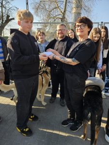 Miniaturka artykułu Wycieczka klasy 6a do schroniska zwierząt „Oaza” w Mielcu