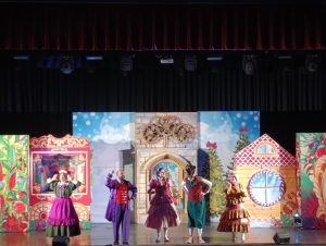 Miniaturka artykułu Wyjątkowa wyprawa klasy III „a” i grupy „Misie” na musical „Dziadek do Orzechów – Dwa Królestwa”