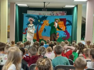 Miniaturka artykułu Przedstawienie teatralne ,,Bal królowej kwiatów”